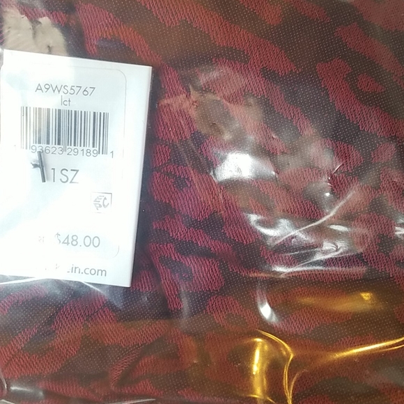 New Calvin Klein Red Leopard Chambray Rayon Scarf - Picture 6 of 6